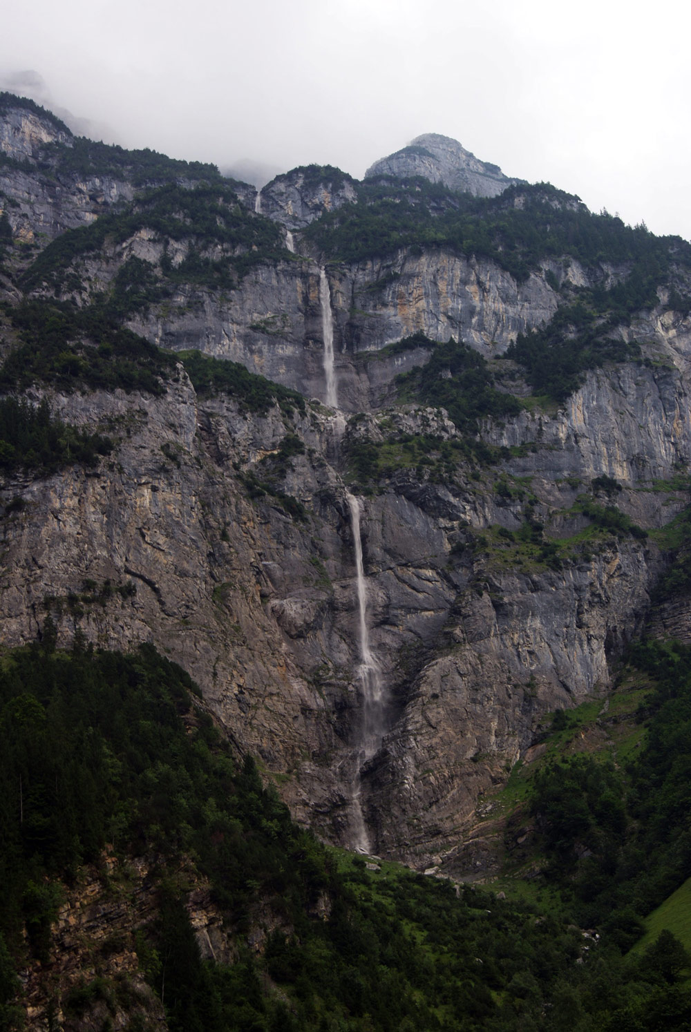 photo Oberland Suisse Grindelwald cascade riviere  Alpes paysages