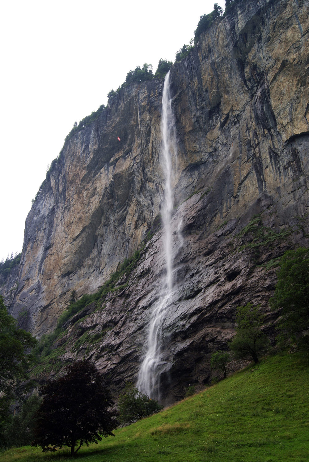 photo Oberland Suisse Grindelwald cascade riviere  Alpes paysages Staubachfall Wasserfall
