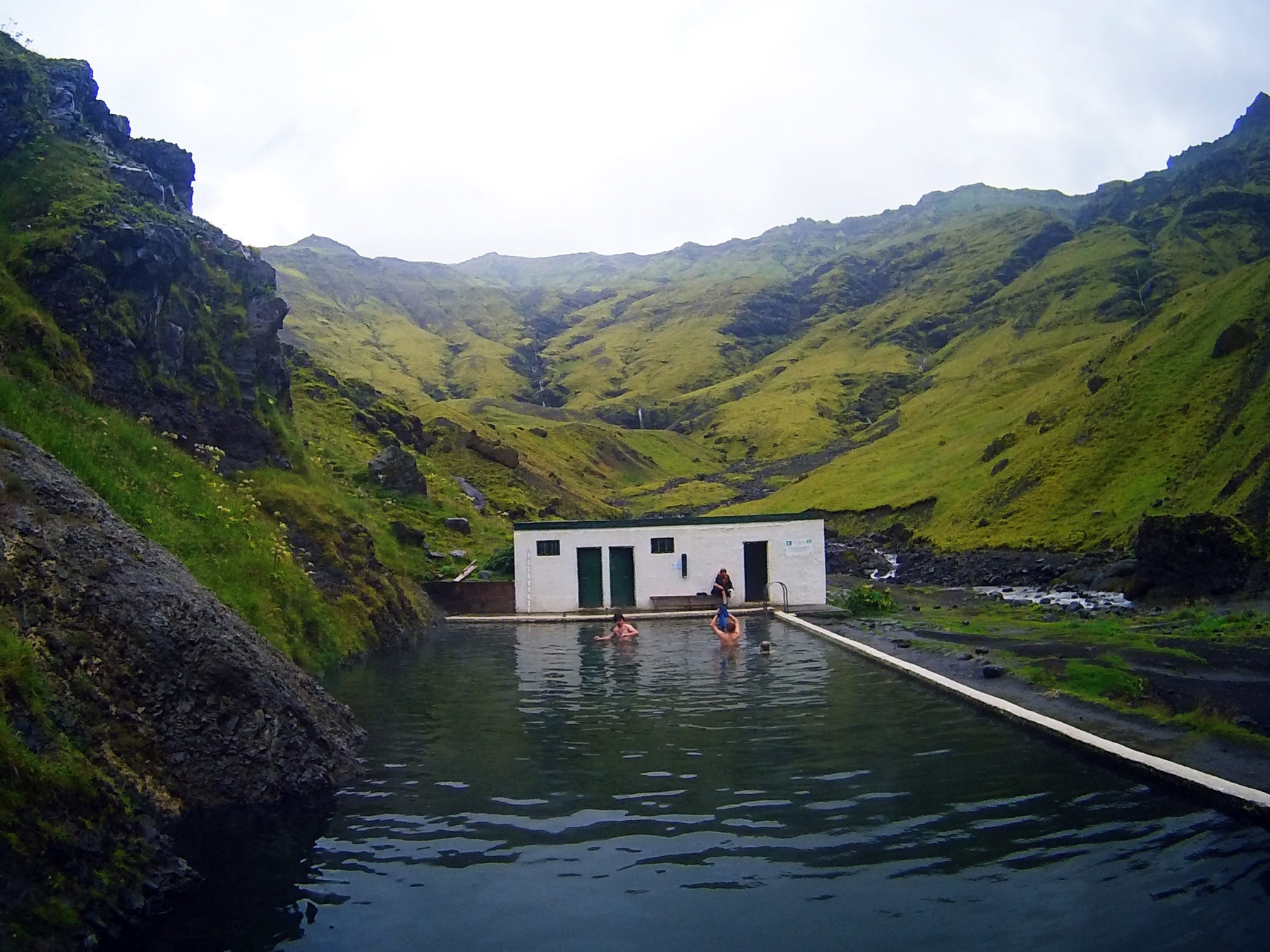 photo Islande paysage cote Sud piscine de Deljavallalaug eau chaude géothermie